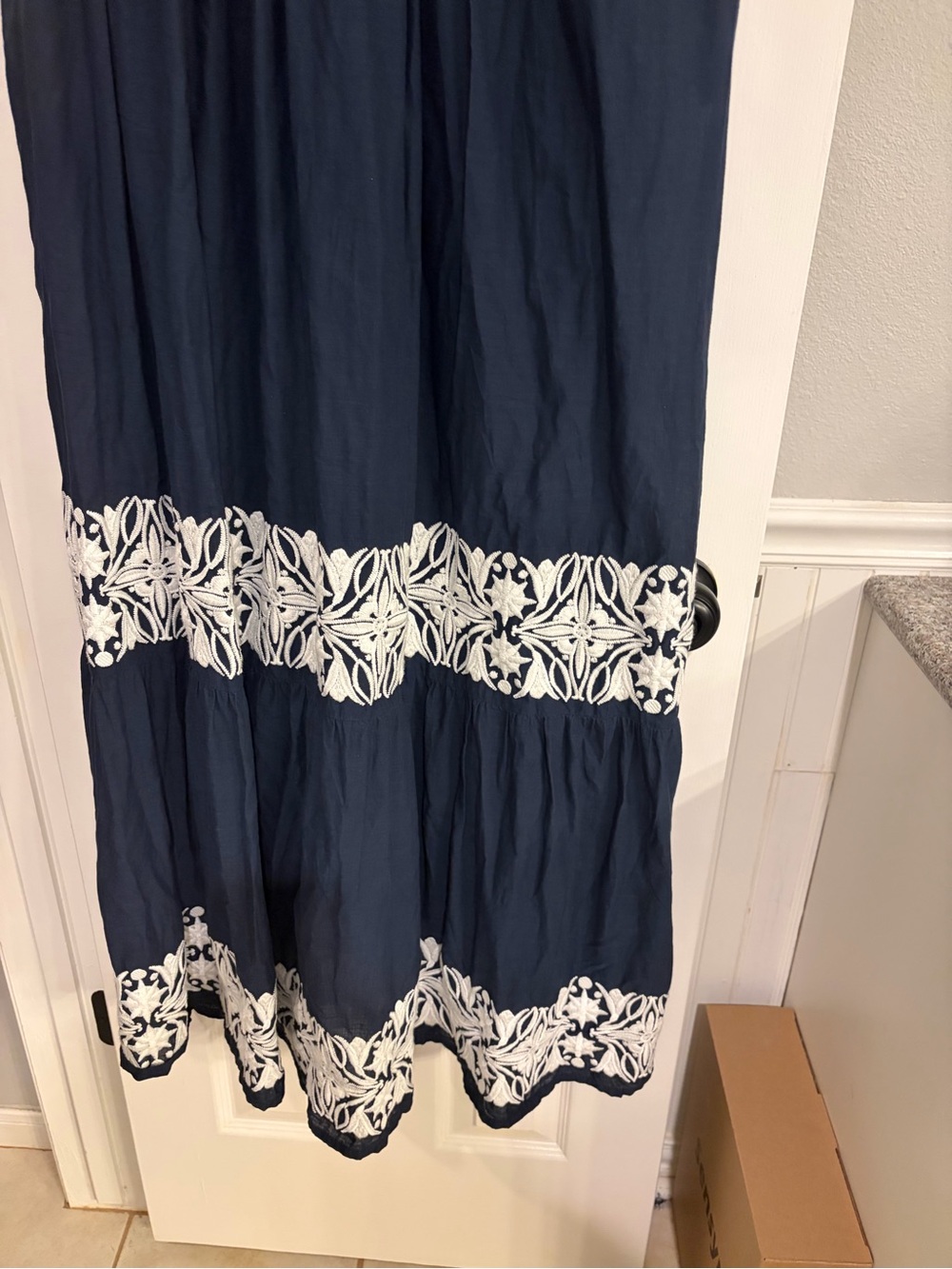 Boden Tie Neck Tiered Maxi Dress Size 6 Navy White Embroidered - Picture 8 of 15